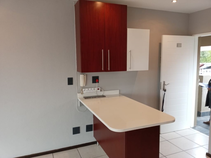 2 Bedroom Property for Sale in Glenvista Gauteng