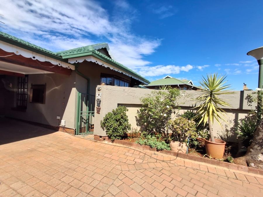 3 Bedroom Property for Sale in Kenleaf Gauteng