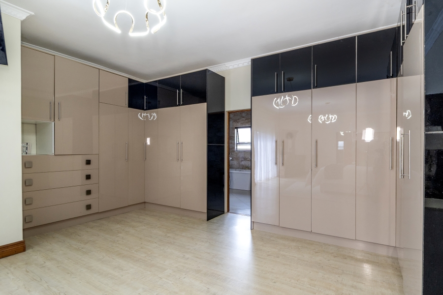 5 Bedroom Property for Sale in Willow Acres Gauteng