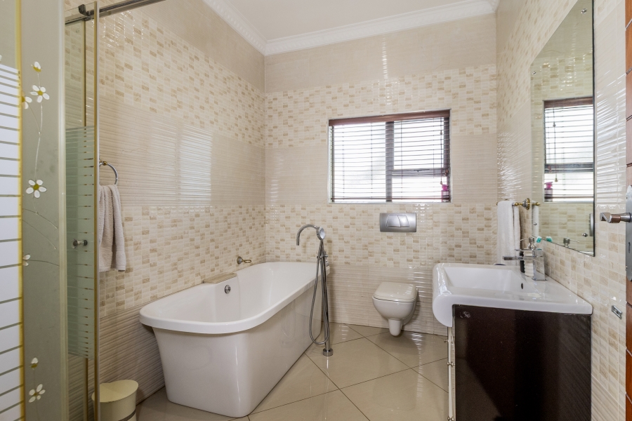 5 Bedroom Property for Sale in Willow Acres Gauteng