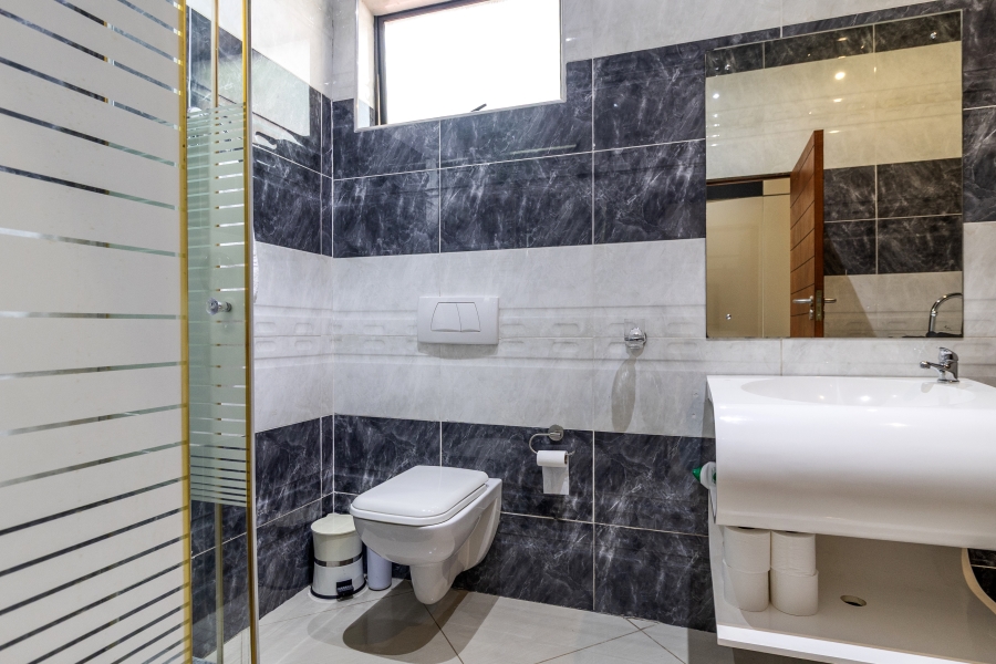 5 Bedroom Property for Sale in Willow Acres Gauteng