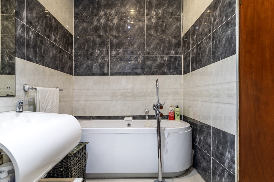 5 Bedroom Property for Sale in Willow Acres Gauteng