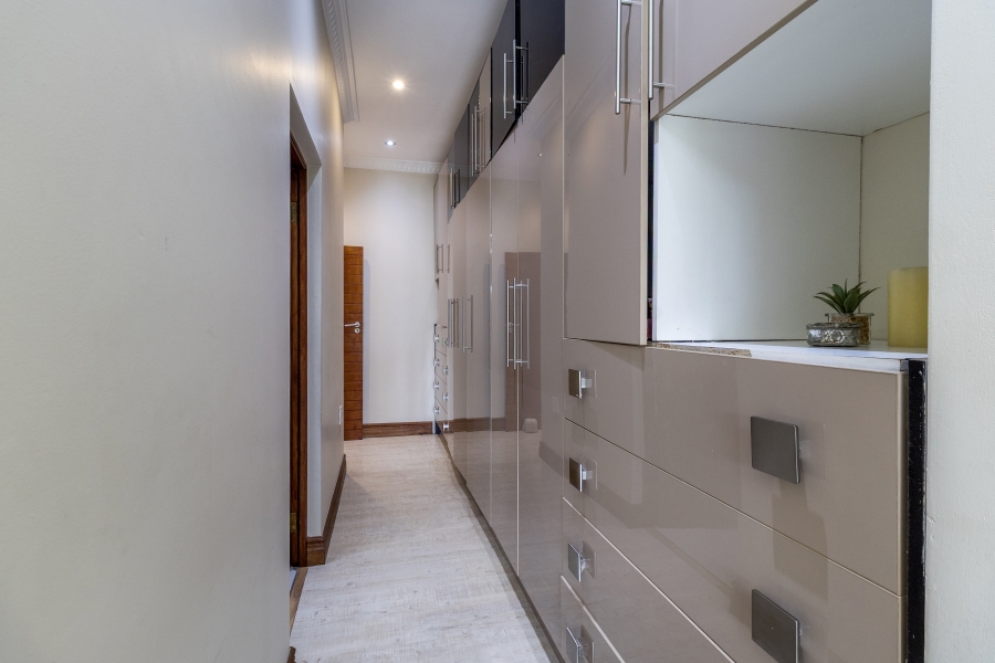 5 Bedroom Property for Sale in Willow Acres Gauteng