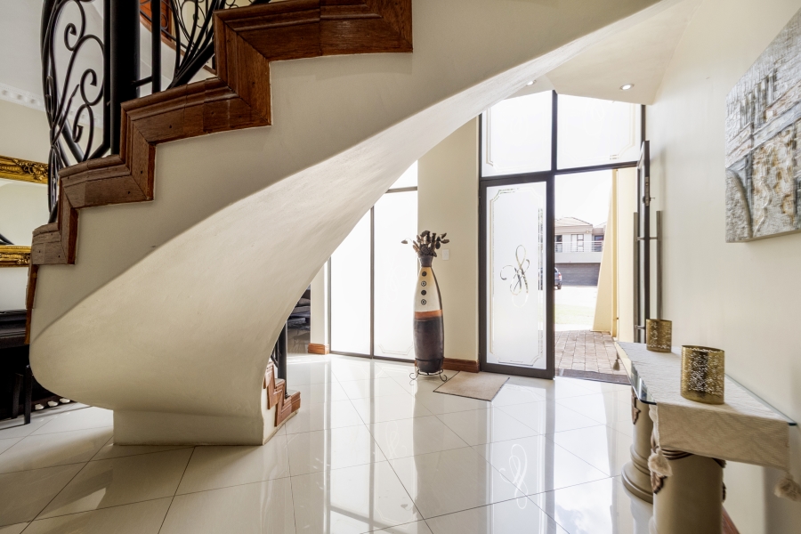 5 Bedroom Property for Sale in Willow Acres Gauteng