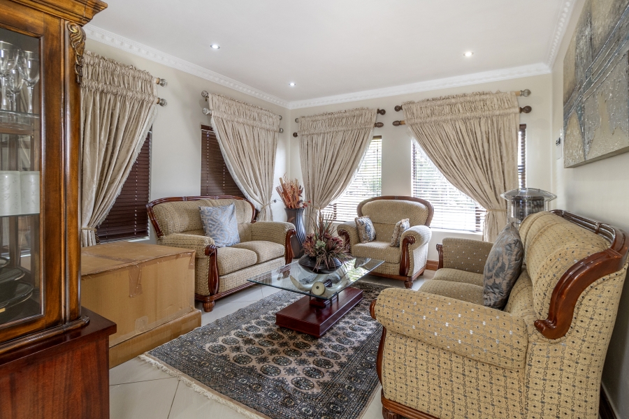 5 Bedroom Property for Sale in Willow Acres Gauteng