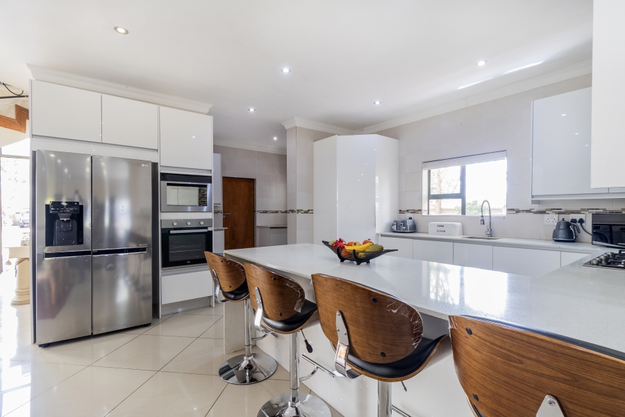5 Bedroom Property for Sale in Willow Acres Gauteng