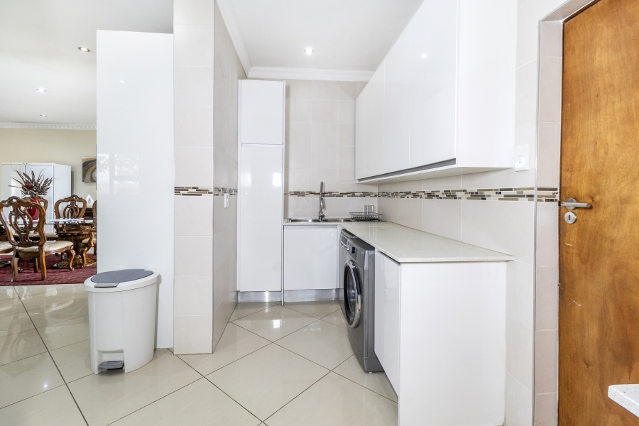 5 Bedroom Property for Sale in Willow Acres Gauteng
