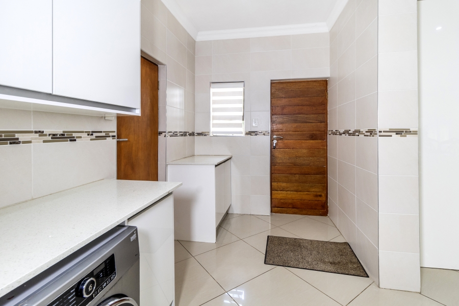 5 Bedroom Property for Sale in Willow Acres Gauteng