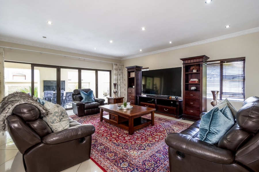 5 Bedroom Property for Sale in Willow Acres Gauteng
