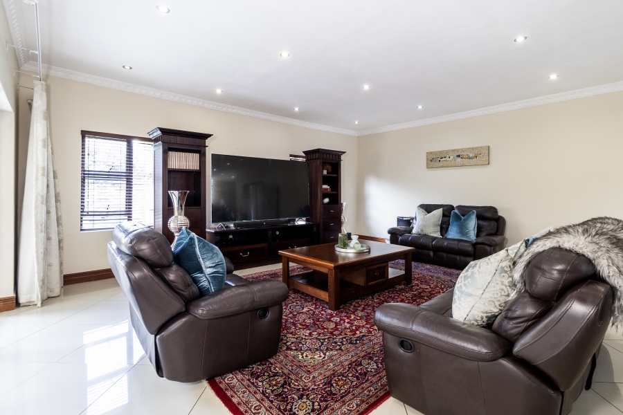 5 Bedroom Property for Sale in Willow Acres Gauteng