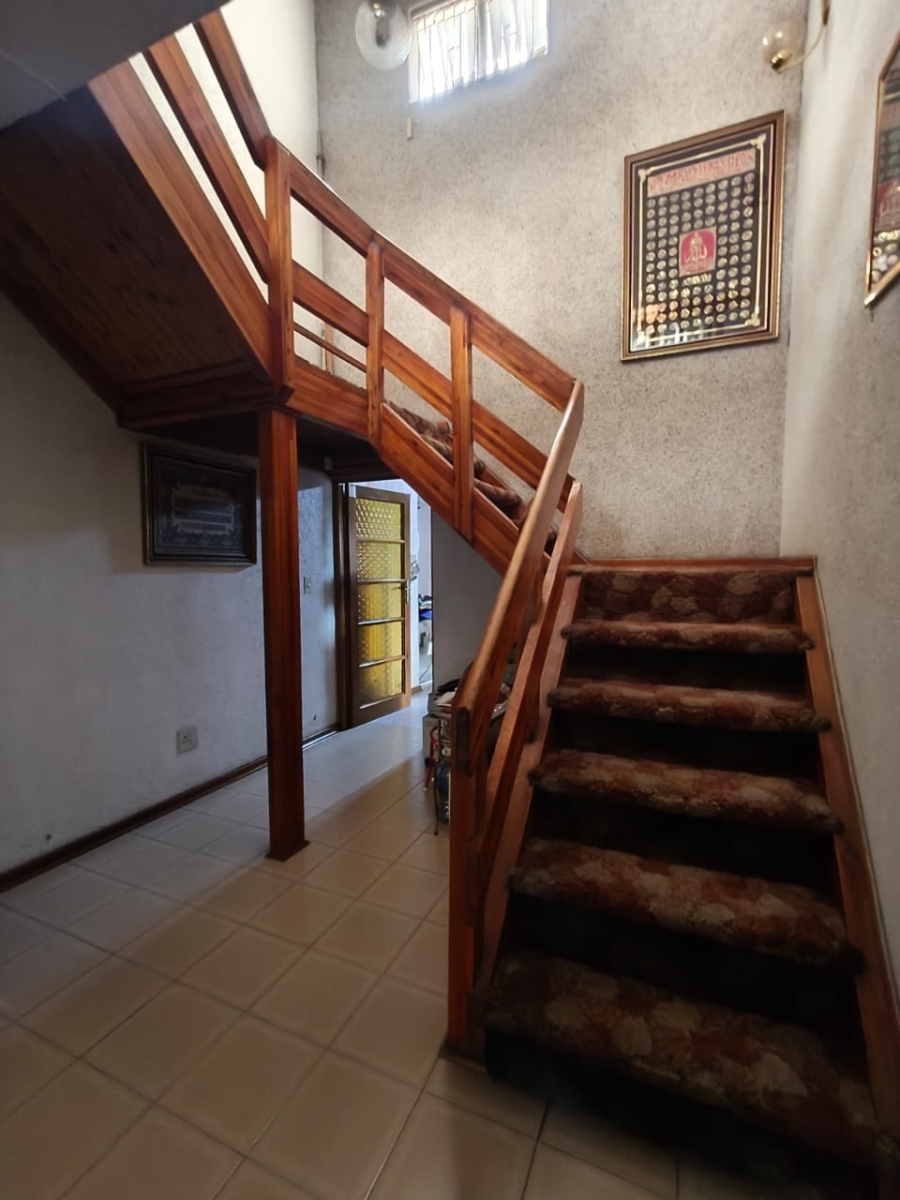 6 Bedroom Property for Sale in Marlboro Gardens Gauteng