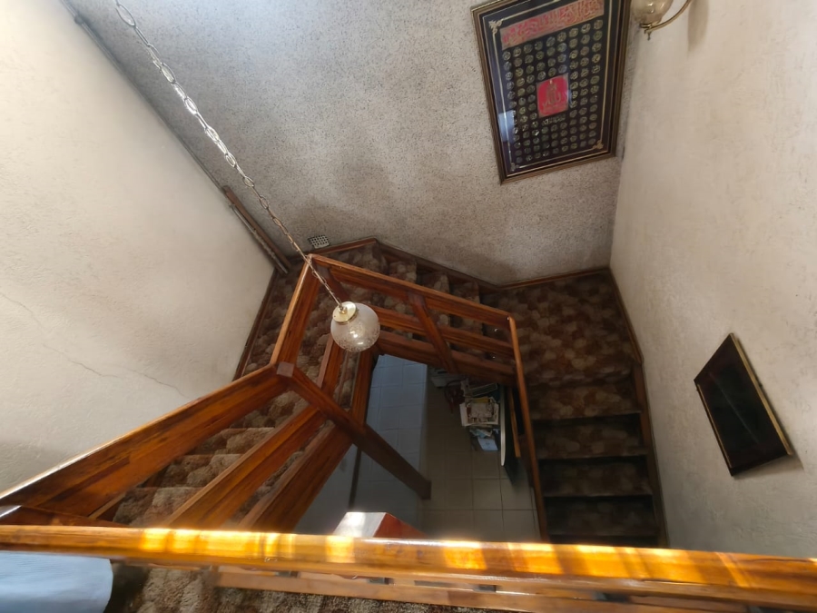 6 Bedroom Property for Sale in Marlboro Gardens Gauteng