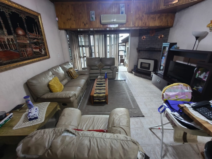 6 Bedroom Property for Sale in Marlboro Gardens Gauteng
