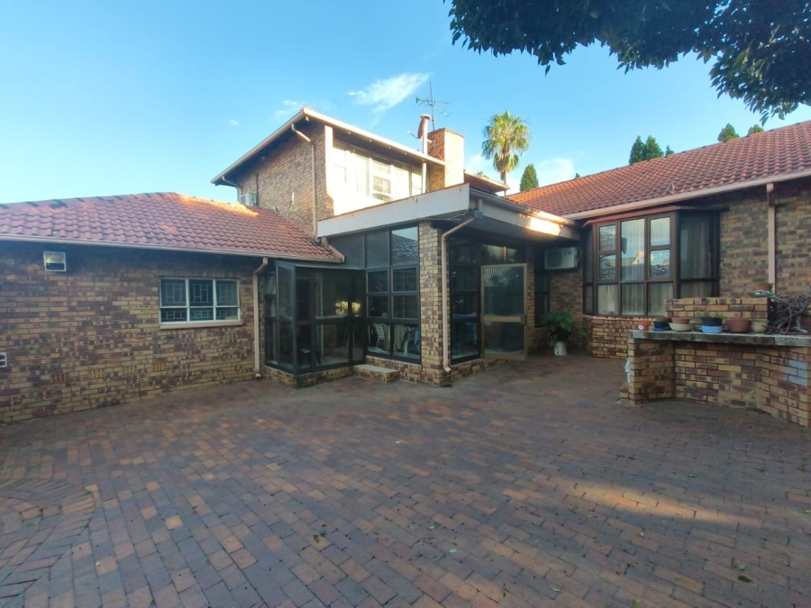 6 Bedroom Property for Sale in Marlboro Gardens Gauteng