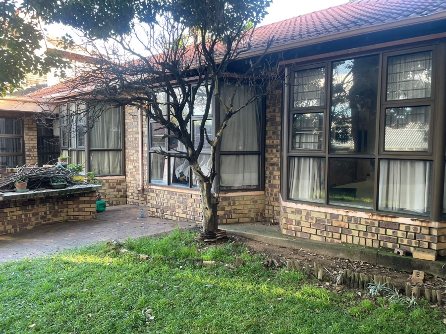 6 Bedroom Property for Sale in Marlboro Gardens Gauteng