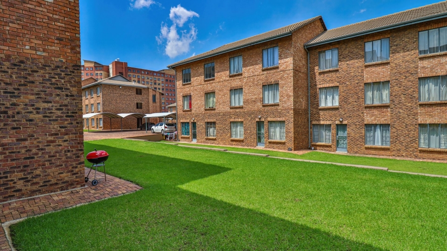 1 Bedroom Property for Sale in Grand Central Gauteng