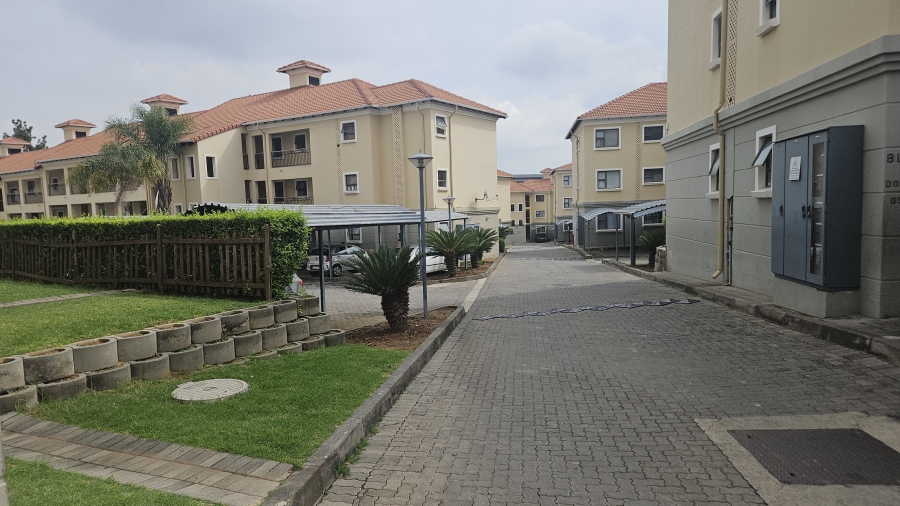 2 Bedroom Property for Sale in Grand Central Gauteng