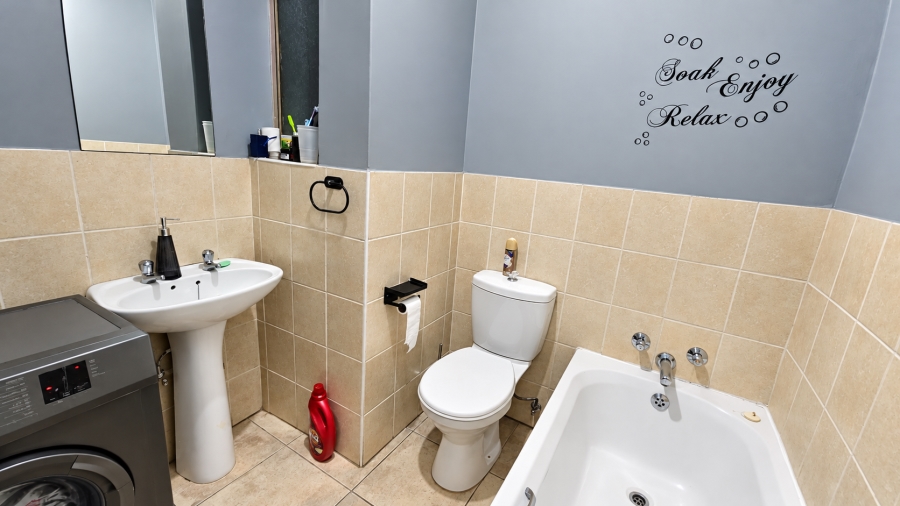 2 Bedroom Property for Sale in Grand Central Gauteng