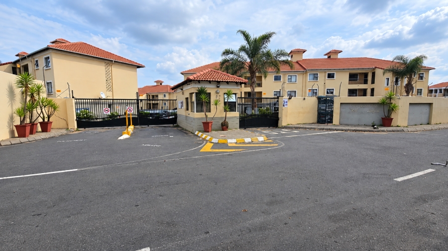 2 Bedroom Property for Sale in Grand Central Gauteng