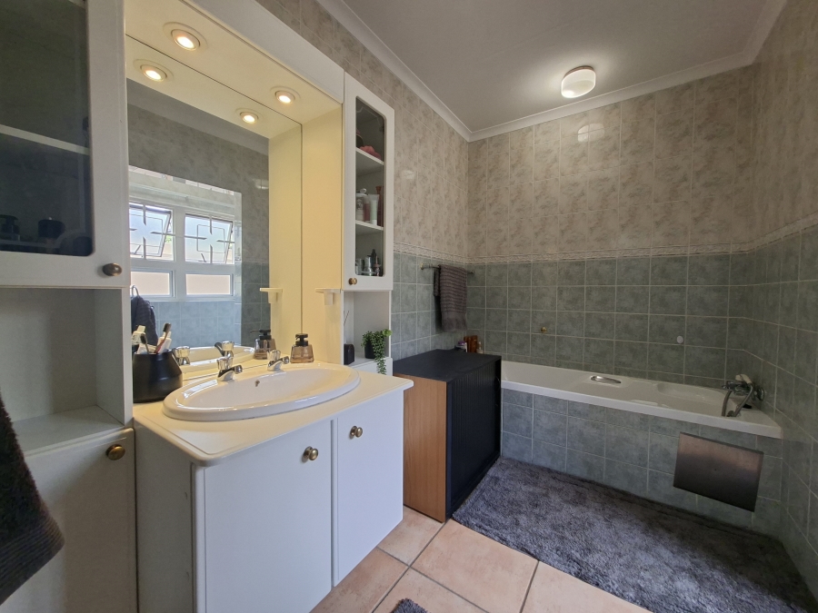 3 Bedroom Property for Sale in Die Wilgers Gauteng