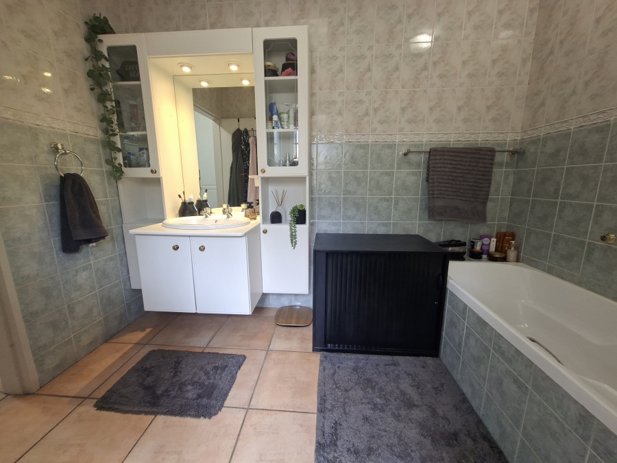 3 Bedroom Property for Sale in Die Wilgers Gauteng