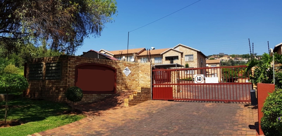 2 Bedroom Property for Sale in Roodekrans Gauteng
