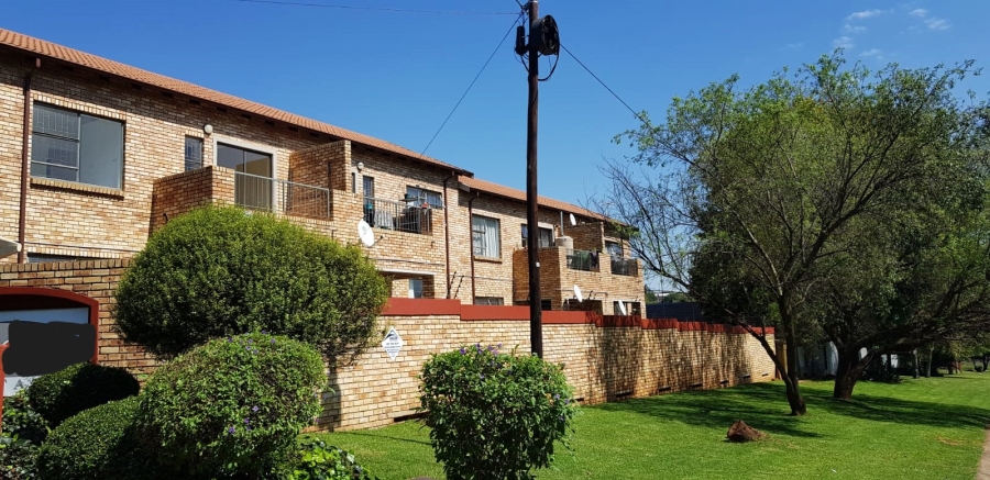 2 Bedroom Property for Sale in Roodekrans Gauteng