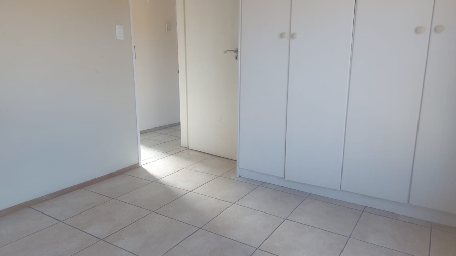 2 Bedroom Property for Sale in Roodekrans Gauteng