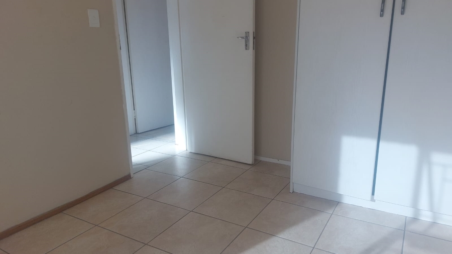 2 Bedroom Property for Sale in Roodekrans Gauteng