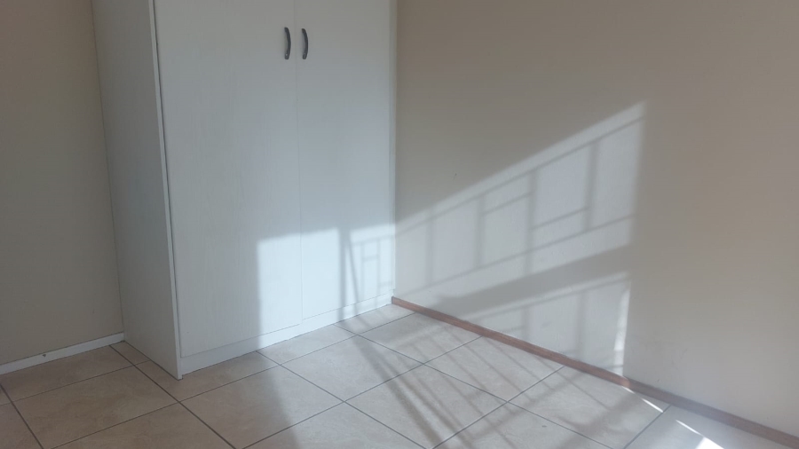 2 Bedroom Property for Sale in Roodekrans Gauteng