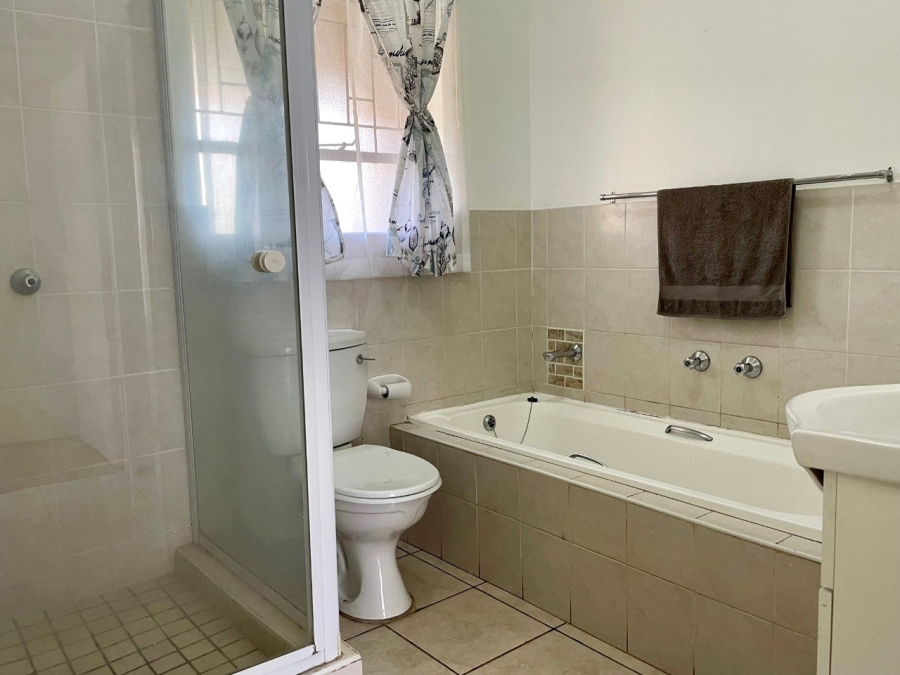 2 Bedroom Property for Sale in Roodekrans Gauteng