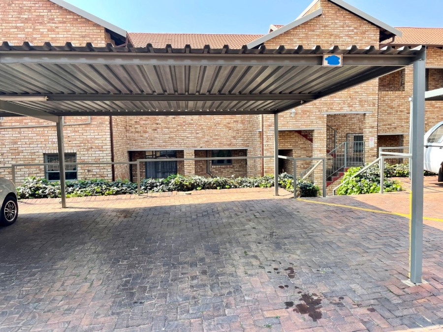 2 Bedroom Property for Sale in Roodekrans Gauteng