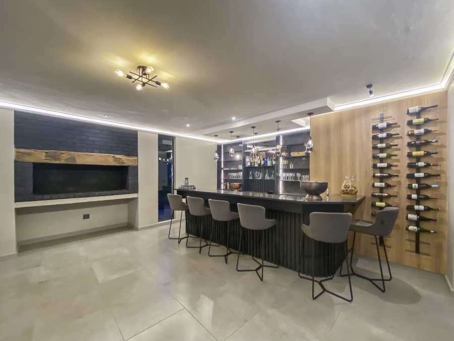 6 Bedroom Property for Sale in Midstream Estate Gauteng