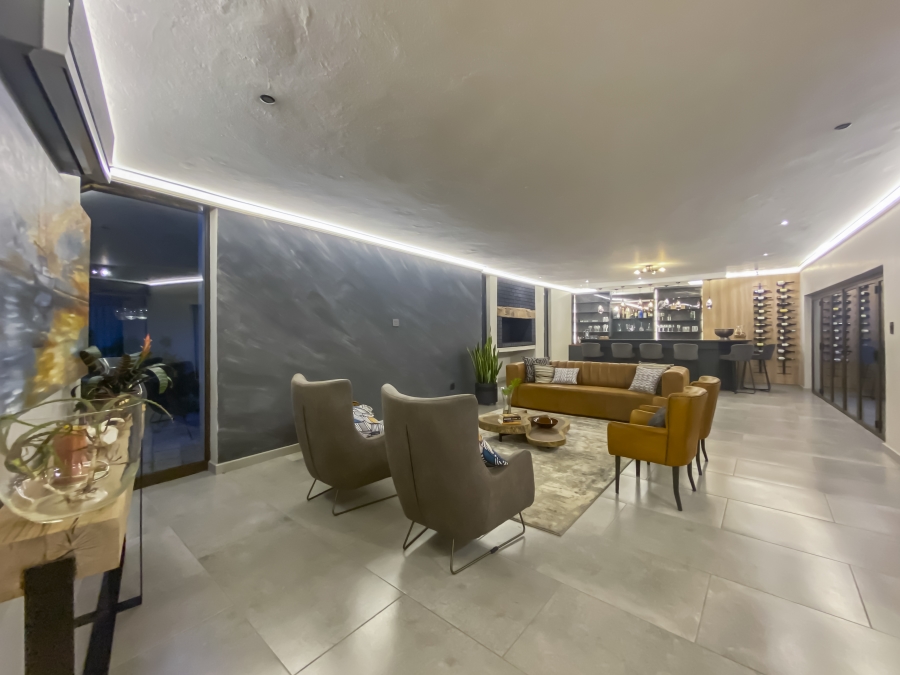 6 Bedroom Property for Sale in Midstream Estate Gauteng