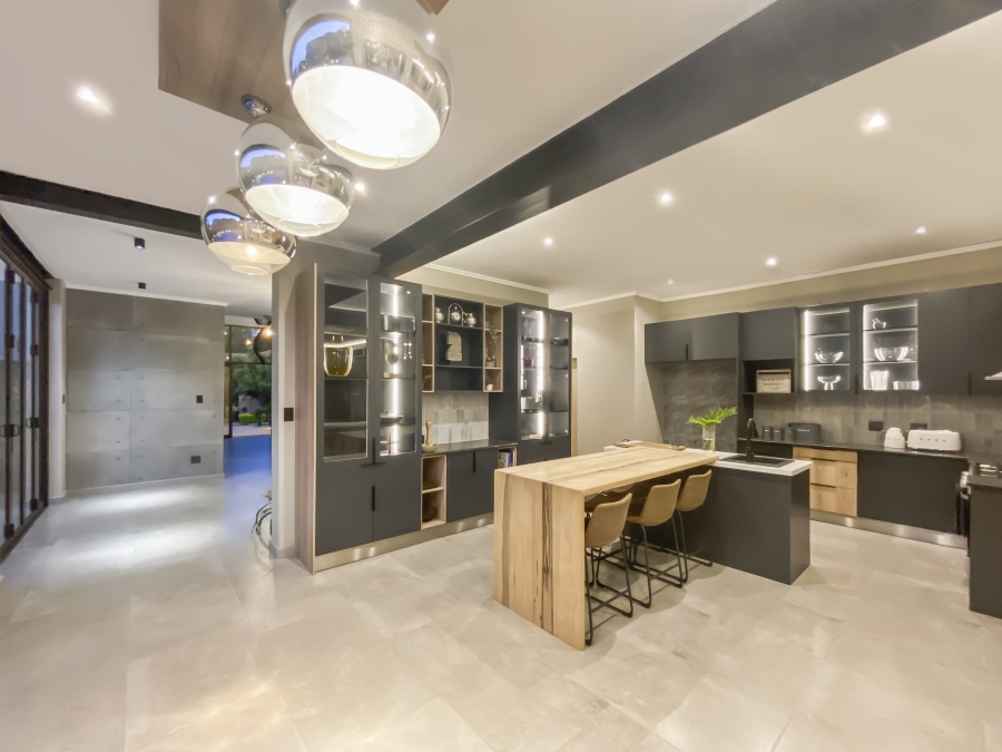 6 Bedroom Property for Sale in Midstream Estate Gauteng
