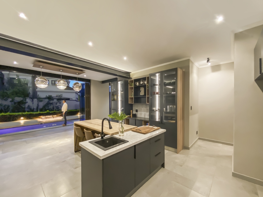 6 Bedroom Property for Sale in Midstream Estate Gauteng