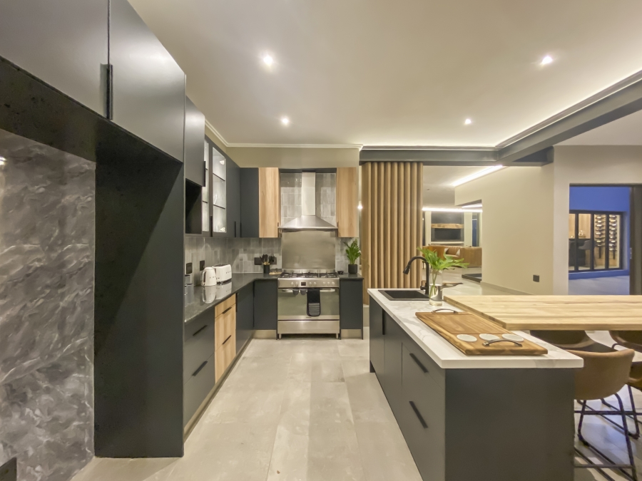 6 Bedroom Property for Sale in Midstream Estate Gauteng