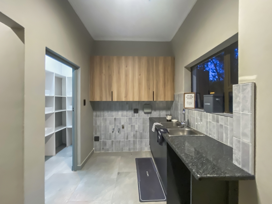 6 Bedroom Property for Sale in Midstream Estate Gauteng