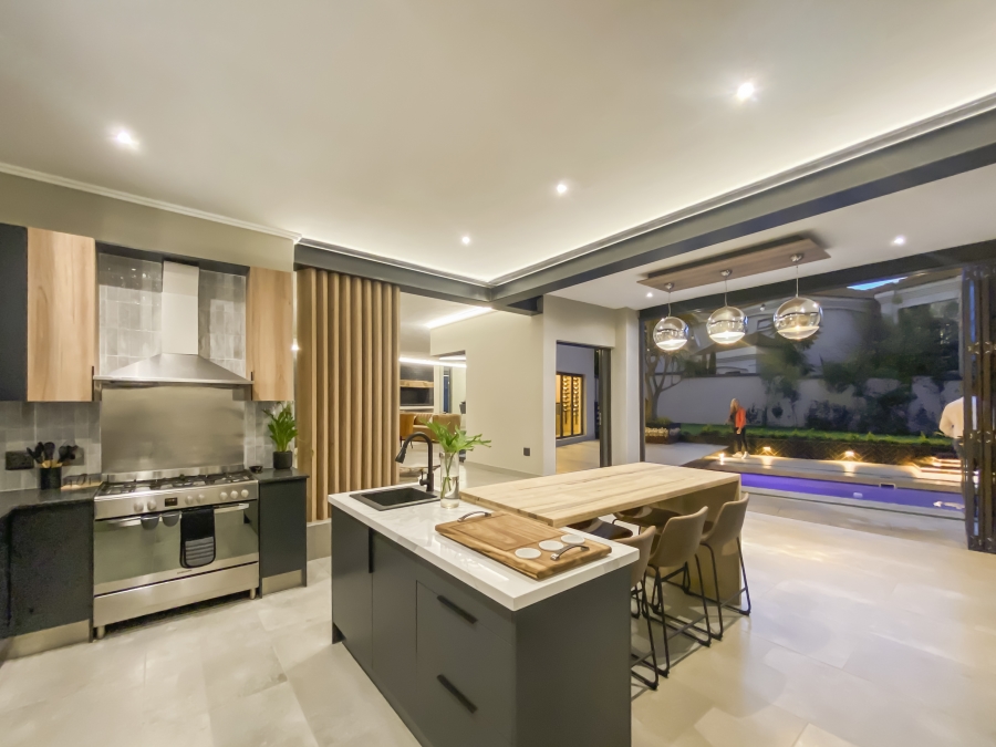 6 Bedroom Property for Sale in Midstream Estate Gauteng