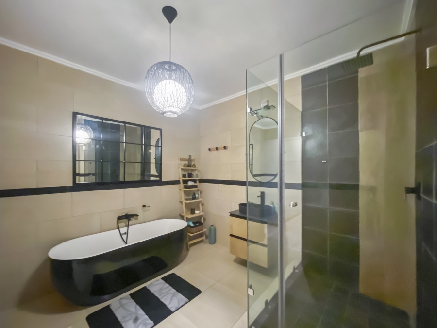 6 Bedroom Property for Sale in Midstream Estate Gauteng