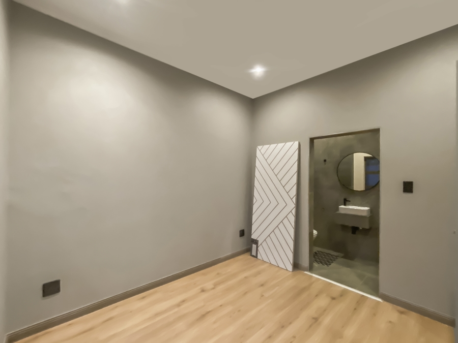 6 Bedroom Property for Sale in Midstream Estate Gauteng