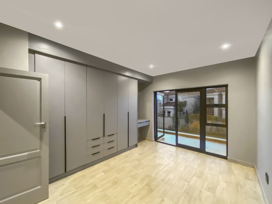 6 Bedroom Property for Sale in Midstream Estate Gauteng