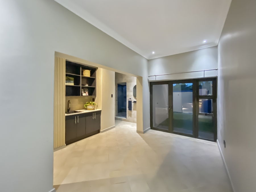 6 Bedroom Property for Sale in Midstream Estate Gauteng