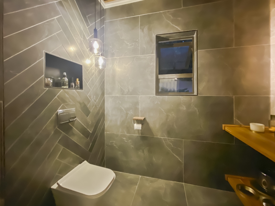 6 Bedroom Property for Sale in Midstream Estate Gauteng