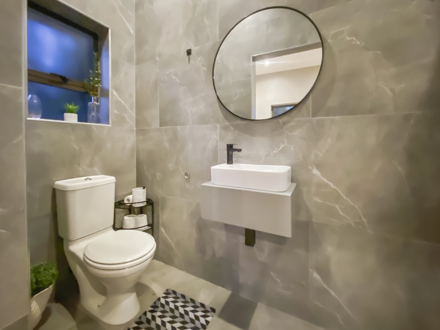 6 Bedroom Property for Sale in Midstream Estate Gauteng