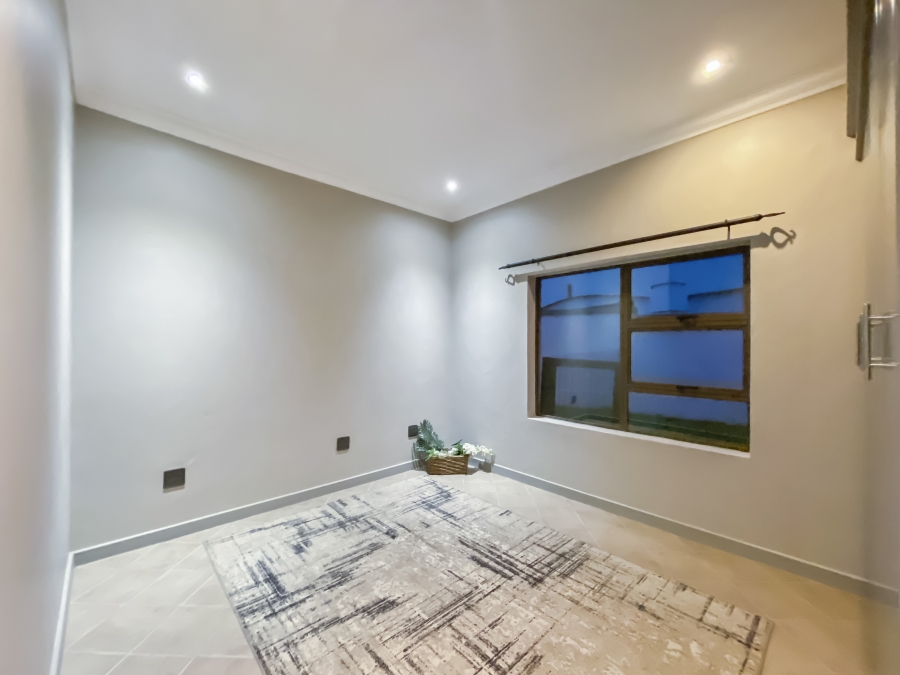 6 Bedroom Property for Sale in Midstream Estate Gauteng