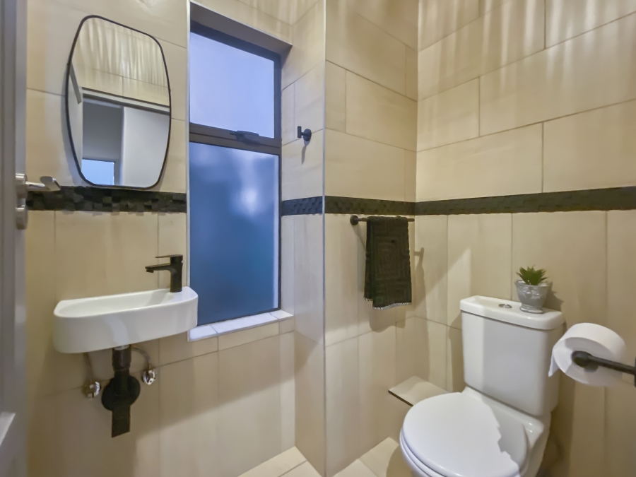 6 Bedroom Property for Sale in Midstream Estate Gauteng