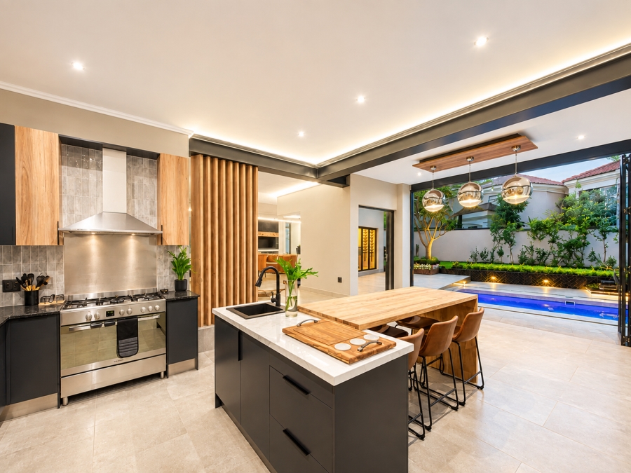 6 Bedroom Property for Sale in Midstream Estate Gauteng