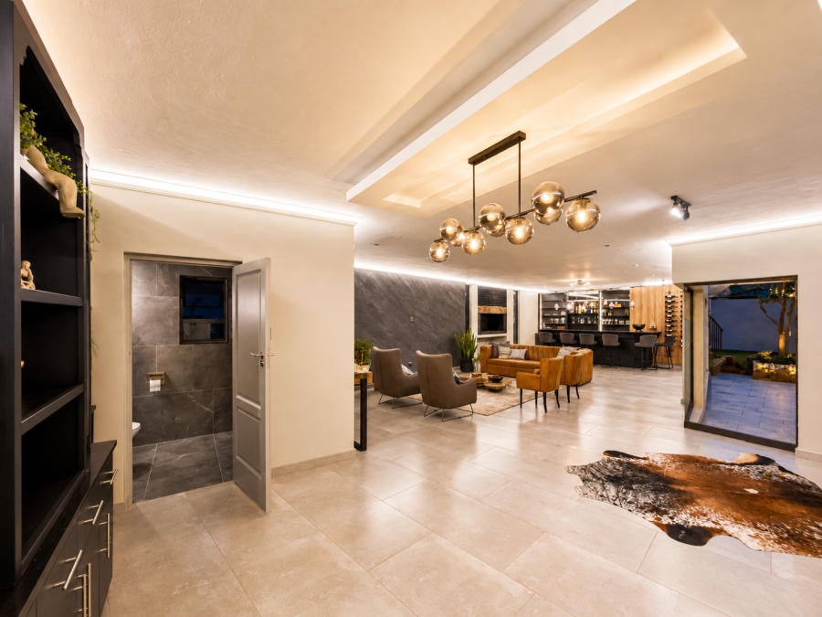 6 Bedroom Property for Sale in Midstream Estate Gauteng