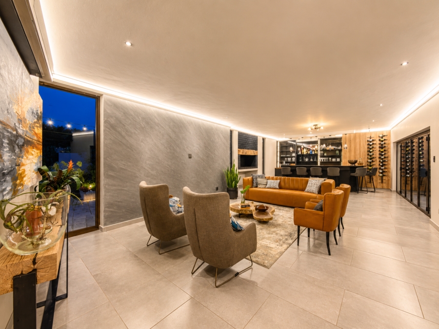 6 Bedroom Property for Sale in Midstream Estate Gauteng